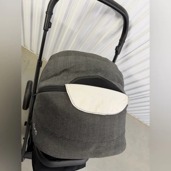 Nuna mixx Black and Gray Stroller in Excellent condition. - Picture 13 of 13